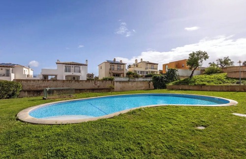 Lagos House | Holiday Home 'Casa Cláudia - Cond Atalaia' with Shared Pool, Private Terrace and Wi-Fi