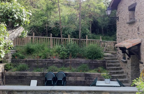 San Roman de Cameros House | Holiday Home 'Casa Concejos' with Mountain View, Shared Pool and Wi-Fi