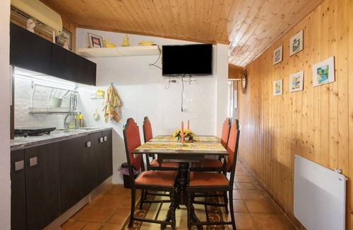 Nossa Senhora do Pranto House | Holiday Home "Casa Do Campo Dornes Dois" with Shared Pool, Shared Garden & Wi-Fi