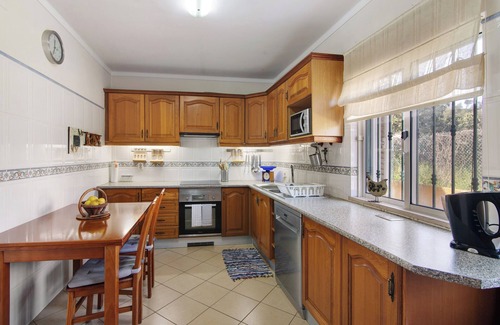 Loule House | Holiday Home 'Casa Das Buganvilias' with Mountain View, Private Terrace and Wi-Fi