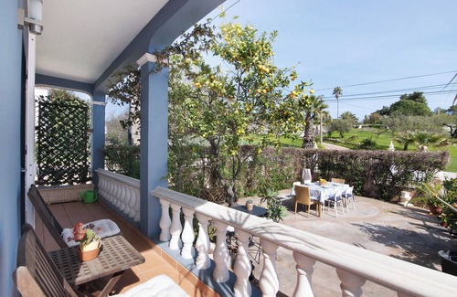 Loule House | Holiday Home 'Casa Das Buganvilias' with Mountain View, Private Terrace and Wi-Fi