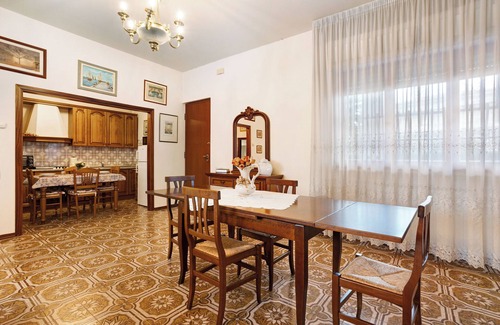 Torre del Lago Puccini House | Holiday Home 'Casa Delle Ortensie' with Private Terrace, Private Garden and Wi-Fi