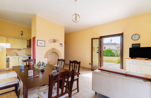 Castiglione d'Otranto House | Holiday Home 'Casa Del Sol' with Private Terrace, Wi-Fi and Air Conditioning