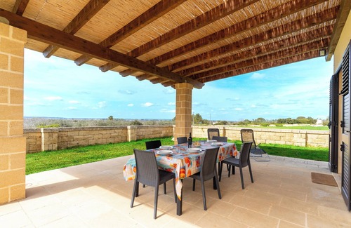 Castiglione d'Otranto House | Holiday Home 'Casa Del Sol' with Private Terrace, Wi-Fi and Air Conditioning