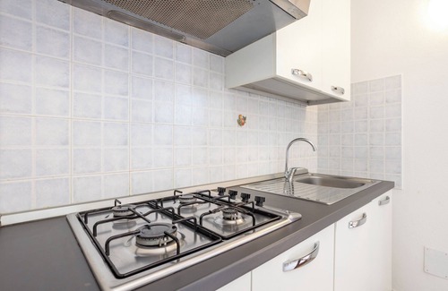 Badesi House | Holiday Home "Casa di Maya" with Shared Pool & Wi-Fi
