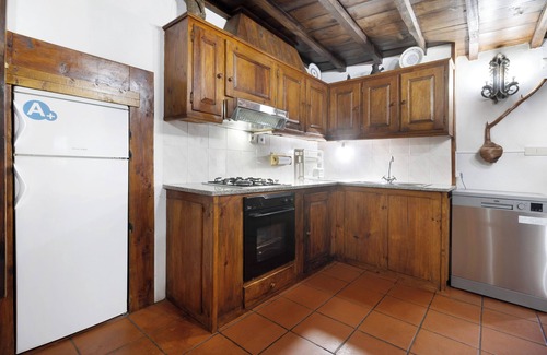 Rossas House | Holiday Home 'Casa Do Boticas' with Mountain View, Shared Pool and Wi-Fi