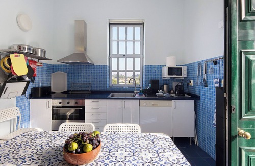 Travanca House | Holiday Home 'Casa Do Mirante' with Private Pool, Private Garden and Wi-Fi