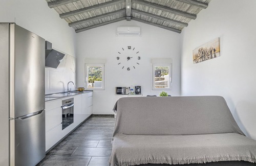 San Ambrosio House | Holiday Home 'Casa El Trebol' with Mountain View, Wi-Fi and Air Conditioning