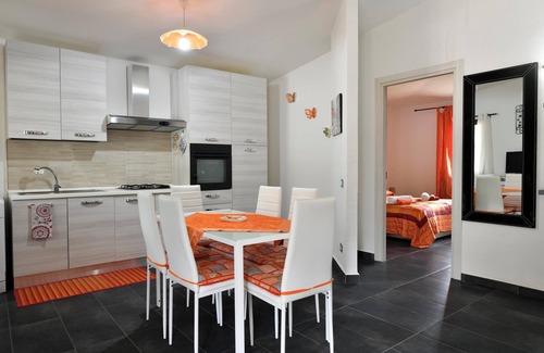 Cardedu House | Holiday Home 'Casa I Ginepri' with Mountain View, Garden & Wi-Fi