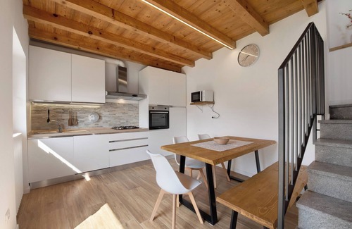 Erve House | Holiday Home 'Casa Il Butto' with Mountain View, Shared Garden and Balcony
