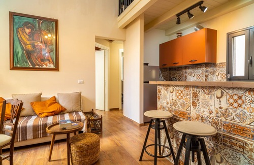 Aci Castello House | Holiday Home 'Casa Yasmina' with Private Terrace, Wi-Fi and Air Conditioning