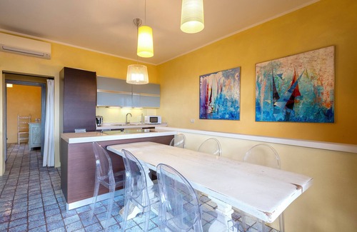 La Pelosa House | Holiday Home 'Casa Marina' with Sea View, Private Terrace and Air Conditioning