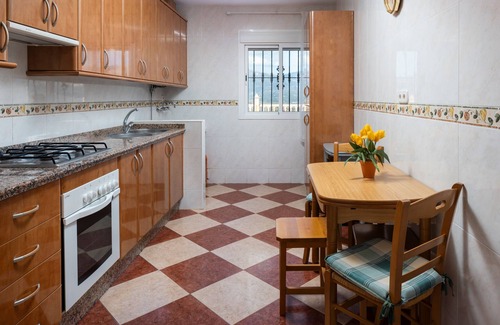 Vinuela House | Holiday Home 'Casa Maria' with Lake View, Private Pool and Wi-Fi