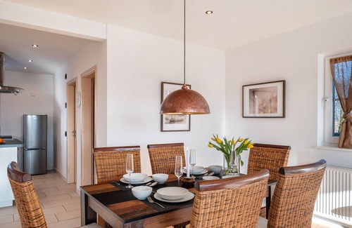Marlow House | Holiday Home 'Casa Meeresbrise am Vogelpark Marlow' with Private Terrace and Private Garden