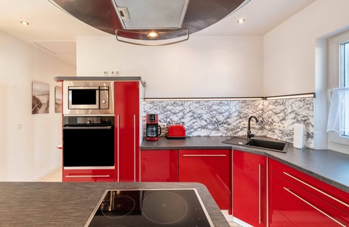 Marlow House | Holiday Home 'Casa Meeresbrise am Vogelpark Marlow' with Private Terrace and Private Garden