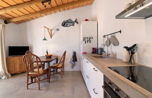 Moncarapacho e Fuseta House | Holiday Home 'Casa Cobra' with Mountain View, Shared Pool, Garden & Wi-Fi