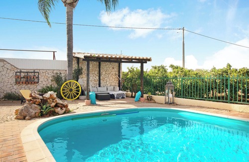Silves House | Holiday Home 'Casa Rústica' with Pool & Wi-Fi
