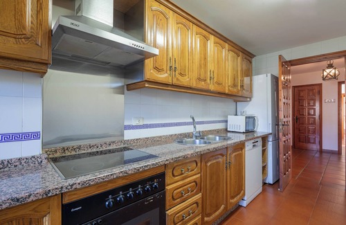 Areas House | Holiday Home 'Casa Rectoral Entera' with Mountain View, Private Pool and Wi-Fi