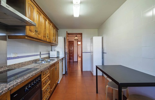 Areas House | Holiday Home 'Casa Rectoral Entera' with Mountain View, Private Pool and Wi-Fi