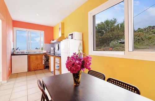 Arecida House | Holiday Home 'Casa Sirius' with Sea View, Private Terrace and Wi-Fi
