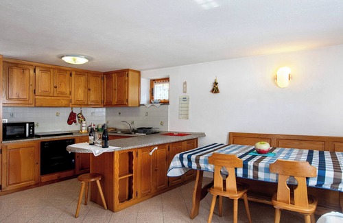Verrayes House | Holiday Home 'Casa Vacanza Menfrey' with Mountain View, Private Garden and Balcony
