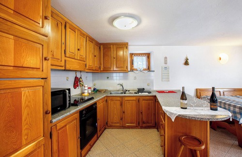 Verrayes House | Holiday Home 'Casa Vacanza Menfrey' with Mountain View, Private Garden and Balcony
