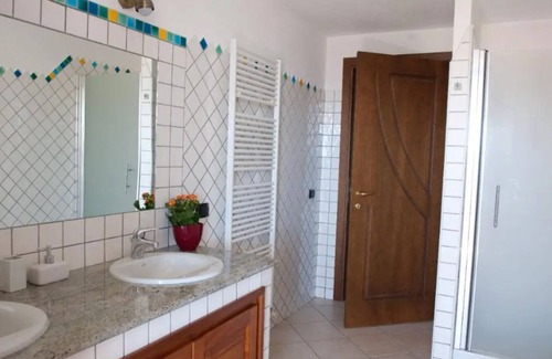 Nuoro House | Holiday Home 'Casa Vacanza Le Fresie' with Mountain View, Wi-Fi and Air Conditioning