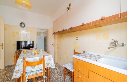 Santa Caterina House | Holiday Home Casa Vacanze Cenate with A/C, Terrace & Garden