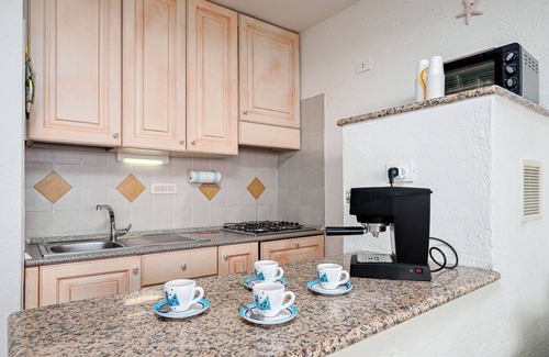 Cugnana Verde House | Holiday Home 'Casa Vacanze Cugnana Verde' with Sea View, Private Terrace and Shared Garden