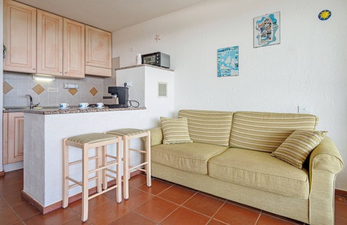 Cugnana Verde House | Holiday Home 'Casa Vacanze Cugnana Verde' with Sea View, Private Terrace and Shared Garden