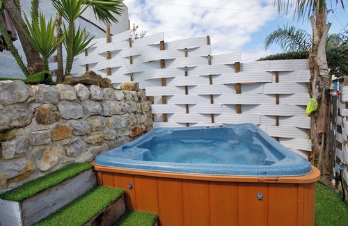Nossa Senhora das Misericordias House | Holiday Home 'Castelos Azul' with Private Garden, Wi-Fi and Air Conditioning