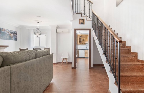 Ronda House | Holiday Home 'Cherie' with Private Pool, Wi-Fi and Air Conditioning