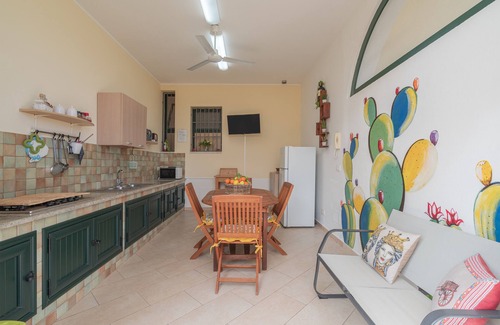 Avola House | Holiday Home 'Ciumara West' with Private Terrace, Wi-Fi and Air Conditioning
