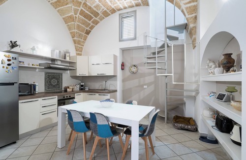Casarano House | Holiday Home 'Civico4 Luxuryholidays' with Private Terrace, Wi-Fi and Air Conditioning