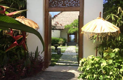 Gerokgak Villa | Holiday home directly on the north Bali beach, including staff