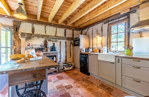 Trensacq House | Holiday Home 'Domaine Les Maisons Des Houssats' with Shared Pool, Private Terrace and Wi-Fi