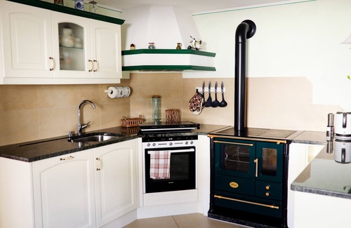 Lalling House | Holiday Home 'Drasch' with Private Terrace, Private Garden and Wi-Fi
