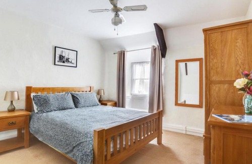 Appledore House | Holiday Home Drum Cottage by Interhome