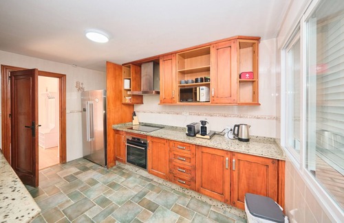 Gojar House | Holiday Home 'El Rincón De Los Pinos' with Mountain View, Wi-Fi and Air Conditioning