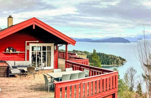 Tysnes House | Holiday Home Elistova by Interhome