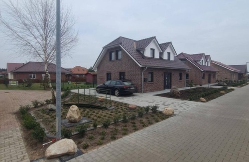 Geeste House | Holiday Home 'Emily' with Lake View, Private Terrace and Wi-Fi