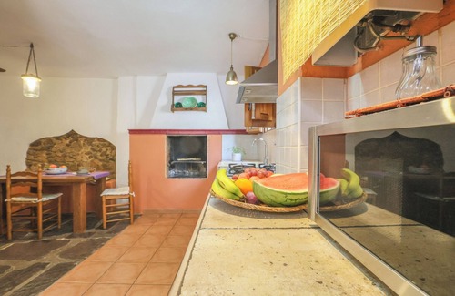 Calabazares House | Holiday Home 'Casa Rural La Trastienda' with Mountain View, Private Pool and Wi-Fi