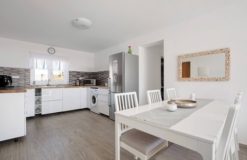 Puerto del Rosario House | Holiday Home "Helieta" with Mountain Views, Private Terrace and Wi-Fi