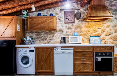 Villar de Corneja House | Holiday Home 'La Cuadra' with Mountain View