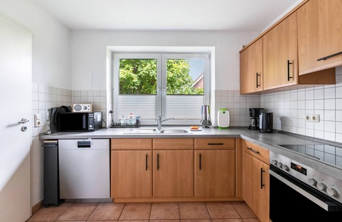Brunsbuttel House | Holiday Home 'Ferienhaus Sprante' with Private Terrace, Private Garden and Wi-Fi