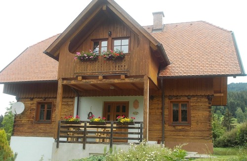Rieding House | Holiday Home 'Ferienhaus Karin' with Private Terrace, Private Garden and Wi-Fi