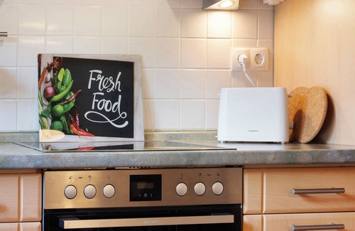 Colnrade House | Holiday Home 'Ferienhaus Thomas' with Shared Terrace, Shared Garden and Wi-Fi