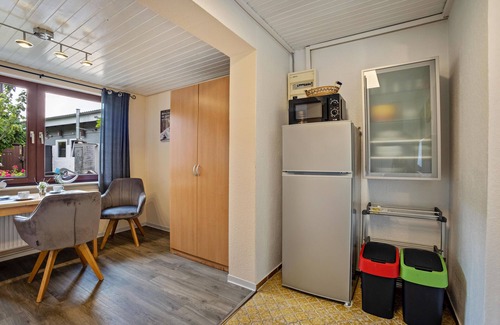 Itzehoe House | Holiday Home 'Ferienwohnung Carstens' with Private Terrace, Private Garden and Wi-Fi
