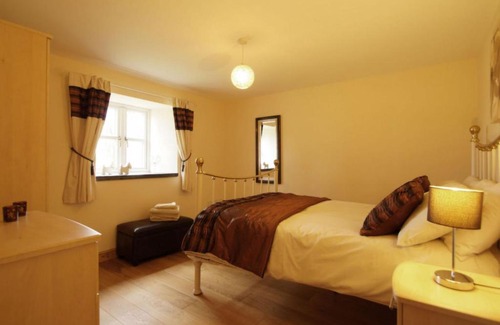 Denbigh House | Holiday Home Forest Den by Interhome