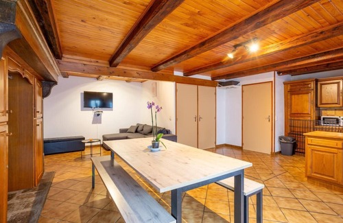 La Tour-dʼAuvergne House | Holiday Home 'Maison De Vacances 6-8 Pers Proche'